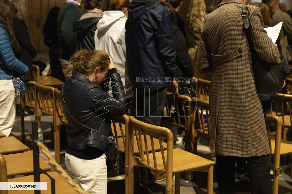 Rosary Prayer for Pope Francis - Notre-Dame de Paris