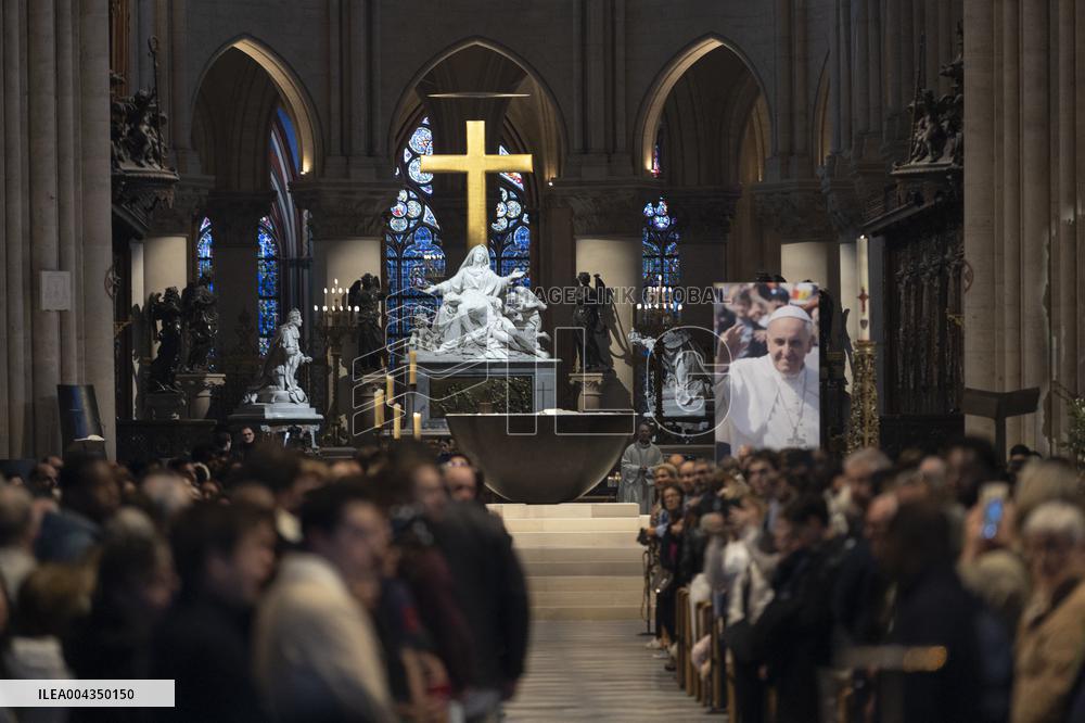 Rosary Prayer for Pope Francis - Notre-Dame de Paris