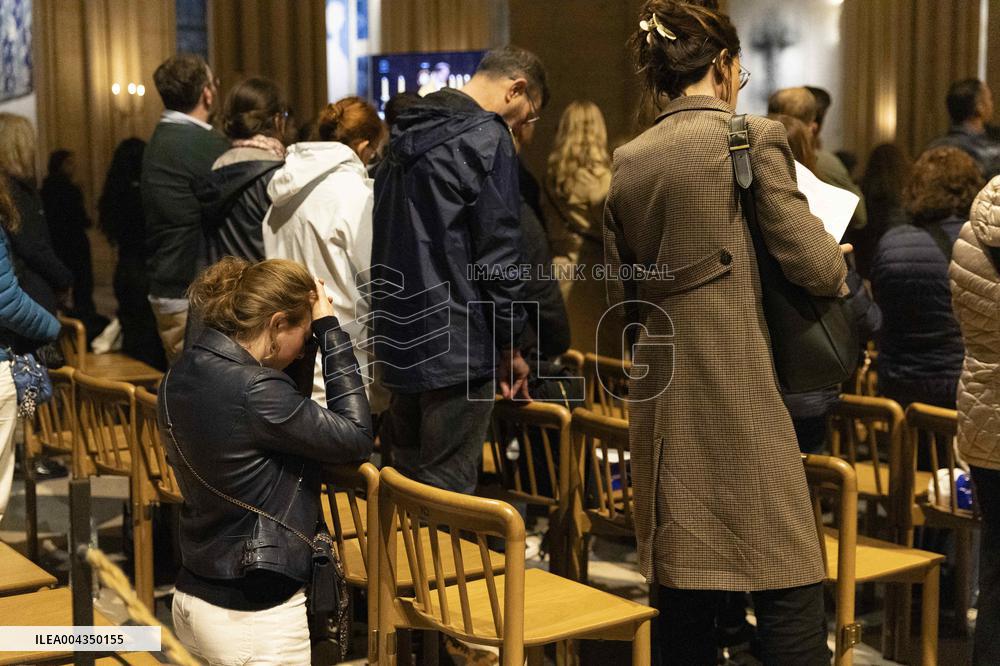 Rosary Prayer for Pope Francis - Notre-Dame de Paris