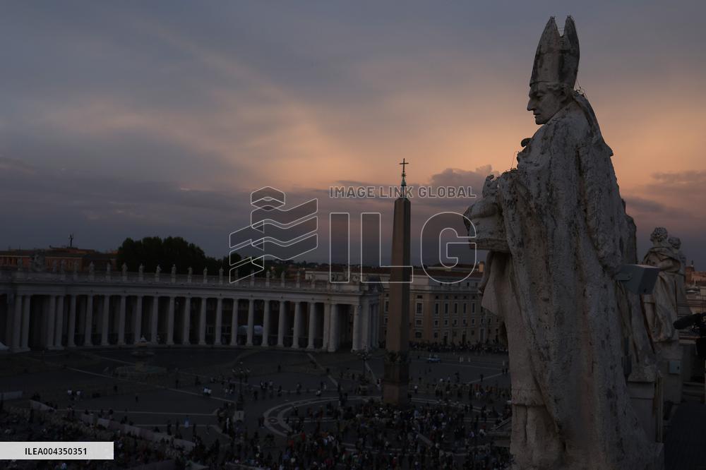 Roma, morte di Papa Francesco - Santo Rosario in memoria di Papa Francesco nel giorno della morte in San Pietro in Vaticano
