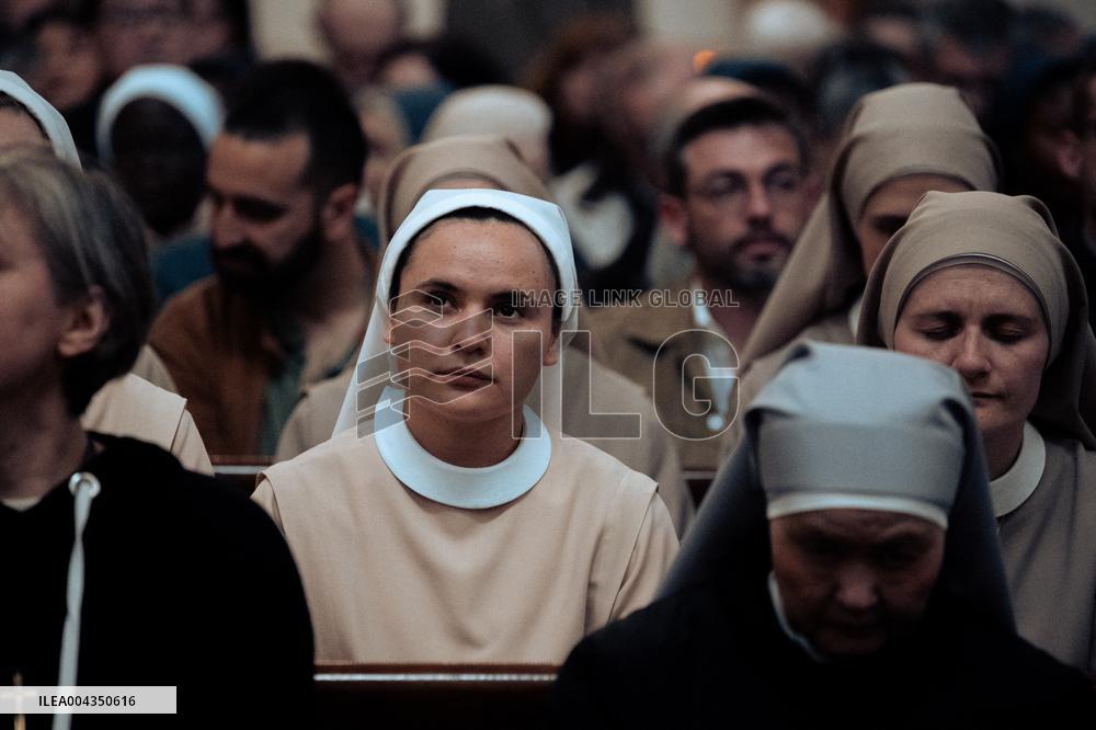 Rosary Prayer for Pope Francis - Madrid
