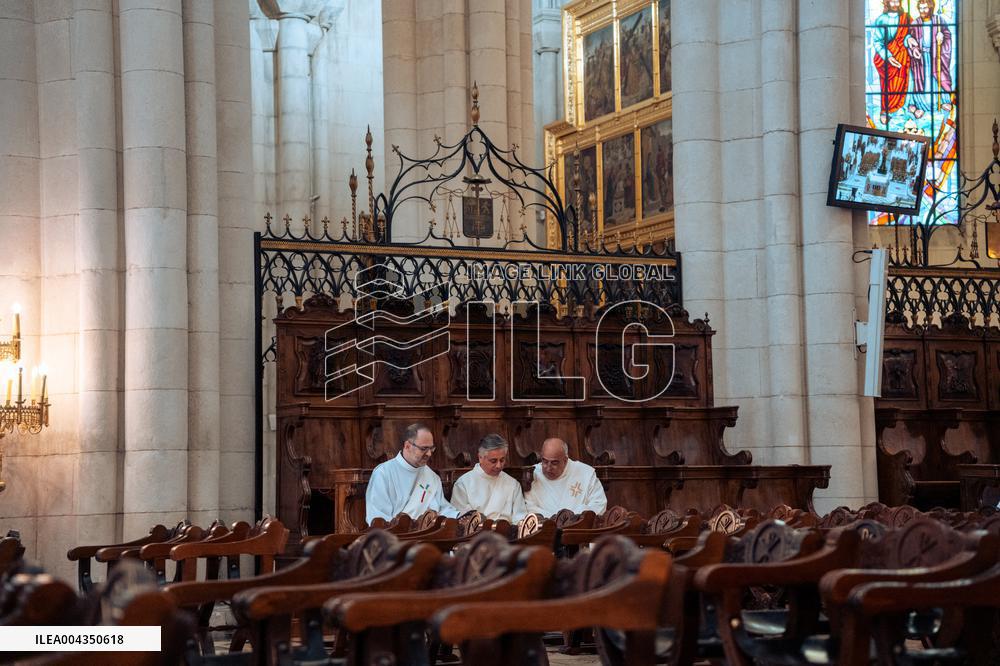 Rosary Prayer for Pope Francis - Madrid