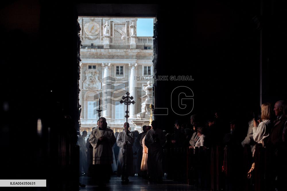 Rosary Prayer for Pope Francis - Madrid