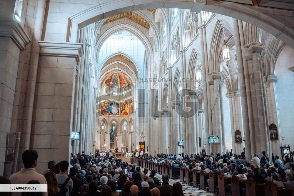 Rosary Prayer for Pope Francis - Madrid