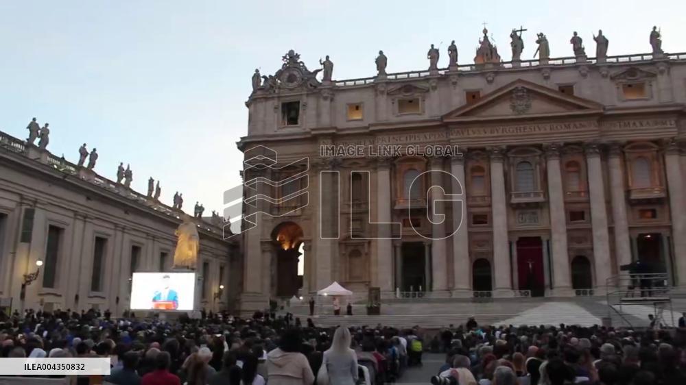 Vatican: St. Peter’s Square Holds Rosary Prayer in Memory of Pope Francis