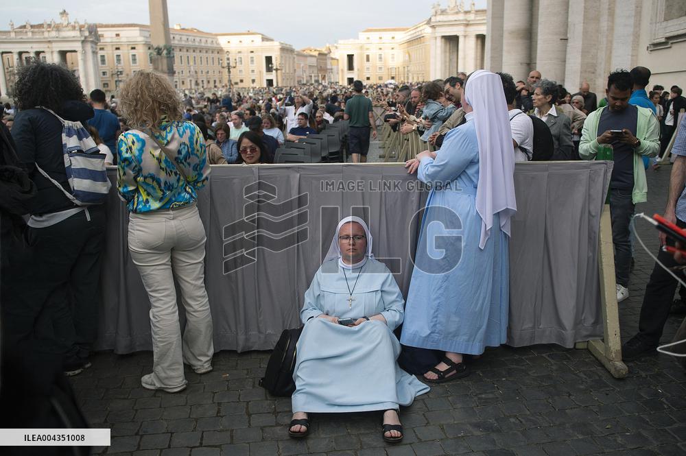 Rosary Prayer for Pope Francis - Vatican