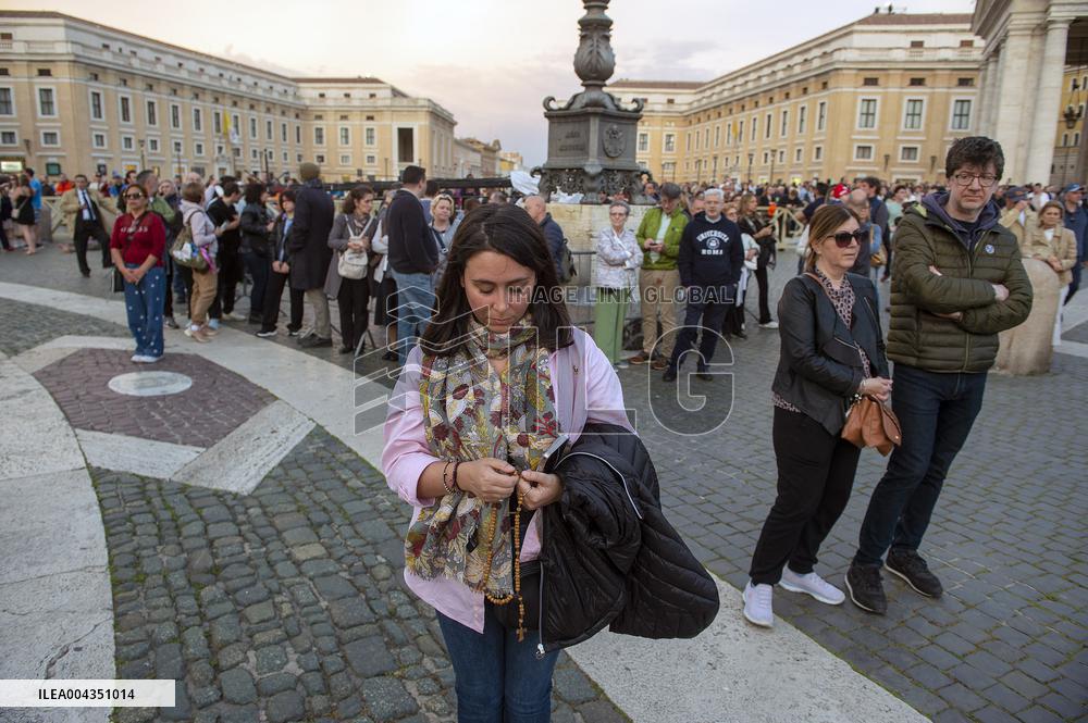 Rosary Prayer for Pope Francis - Vatican