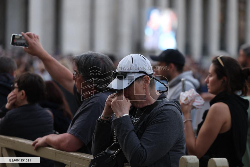 Rosary Prayer for Pope Francis - Vatican