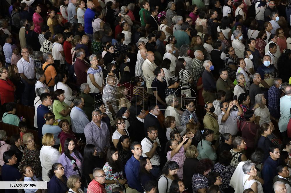 Rosary Prayer for Pope Francis in Mexico