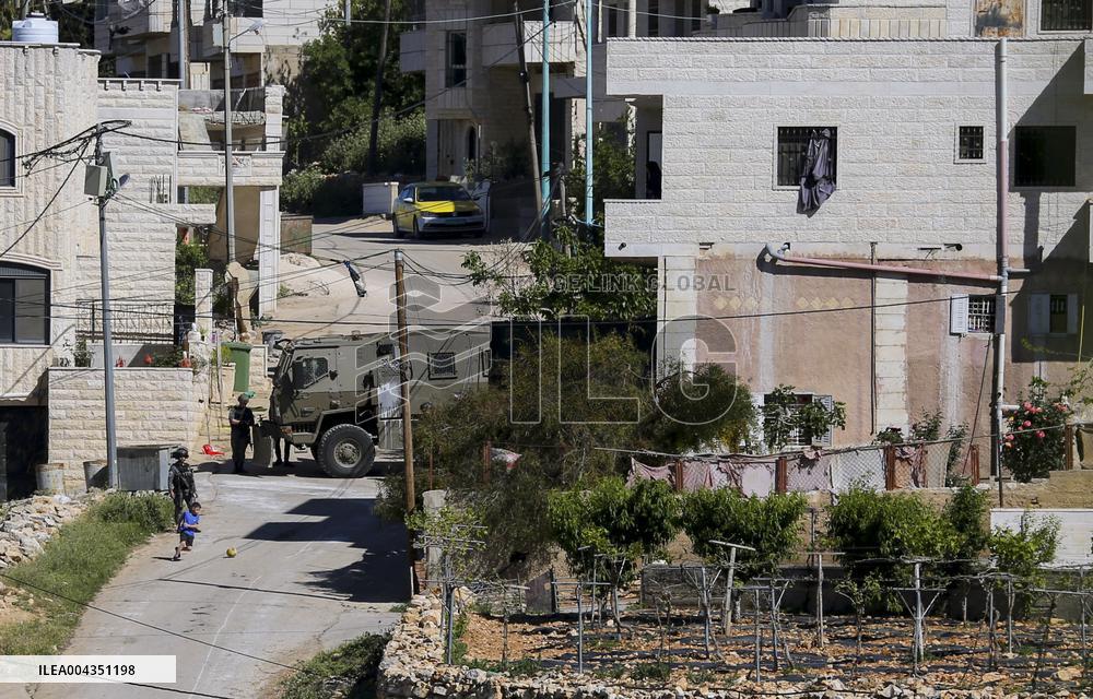 Israeli Forces Demolish Unauthorized Building - West Bank