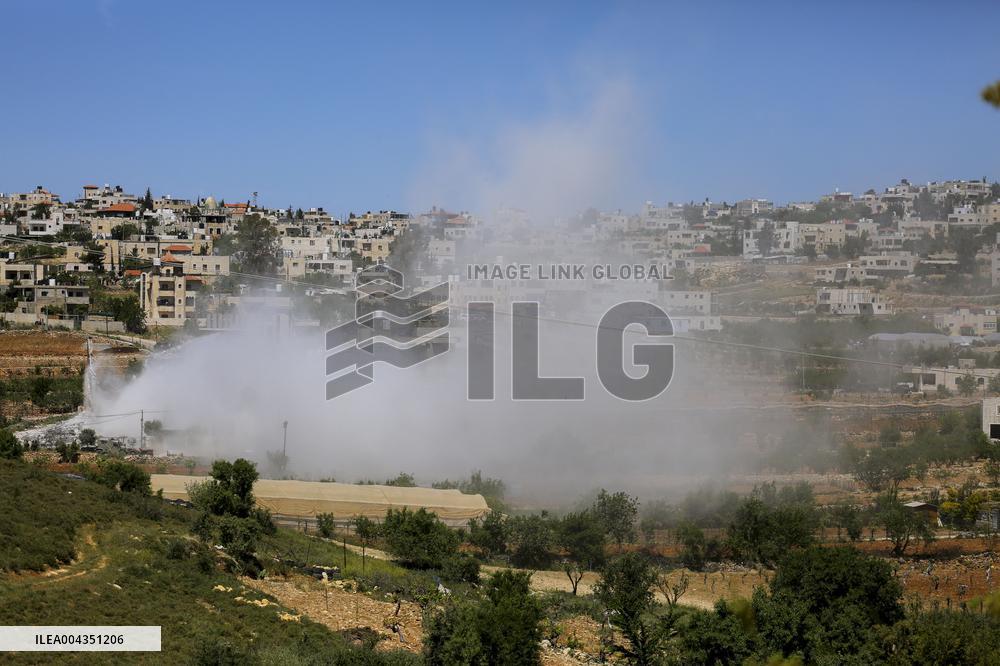 Israeli Forces Demolish Unauthorized Building - West Bank