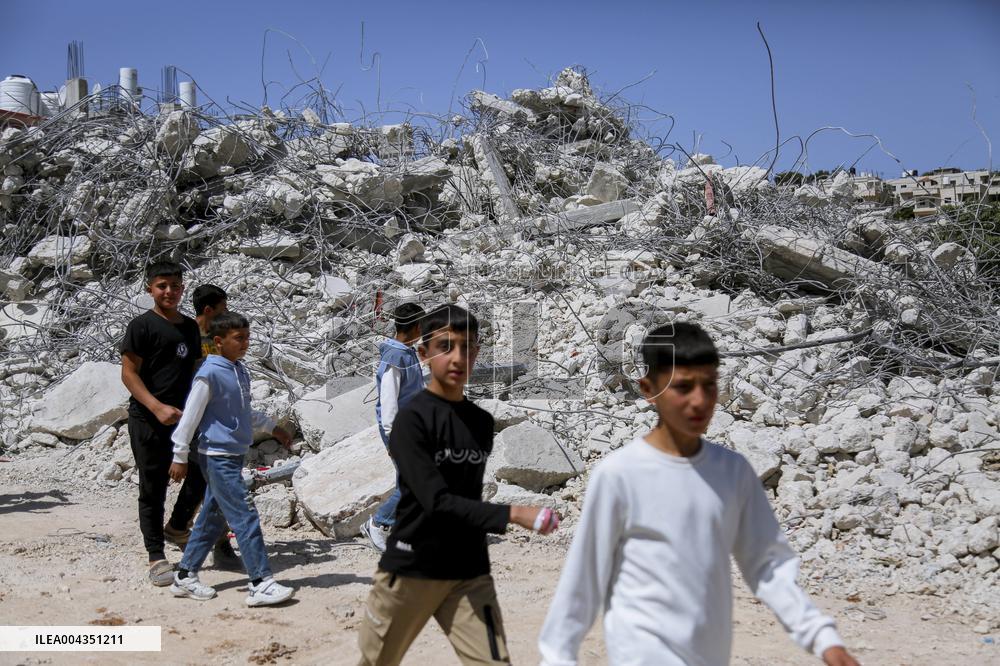 Israeli Forces Demolish Unauthorized Building - West Bank