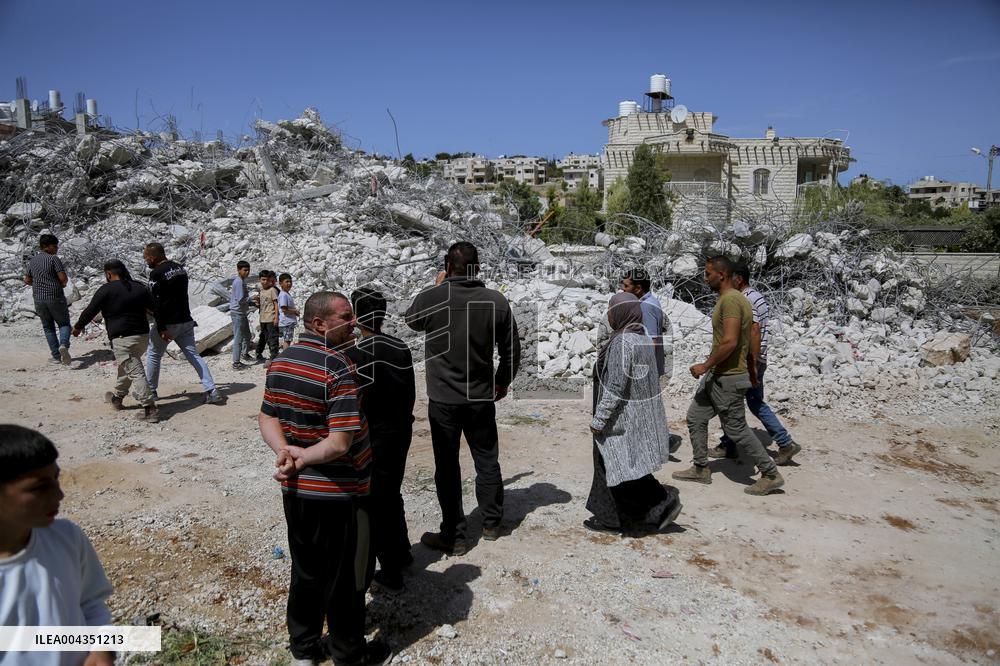 Israeli Forces Demolish Unauthorized Building - West Bank