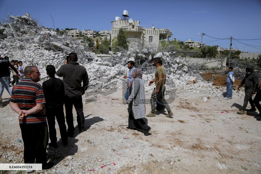 Israeli Forces Demolish Unauthorized Building - West Bank