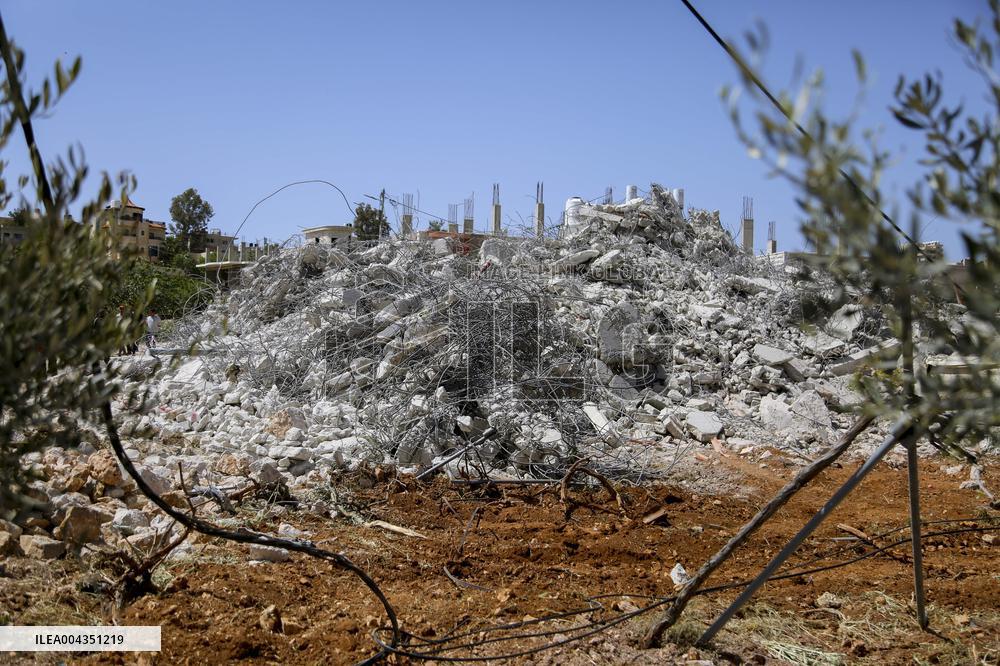 Israeli Forces Demolish Unauthorized Building - West Bank