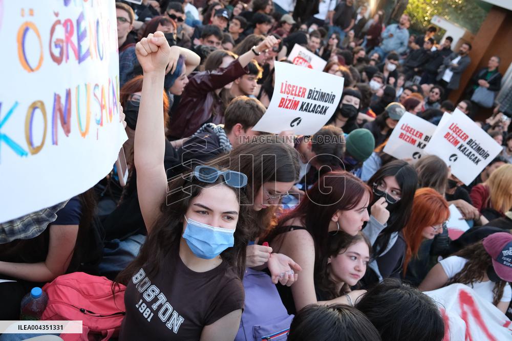High School And  College Students Protest In Ankara
