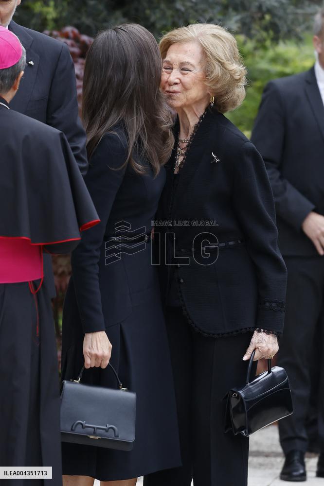 Spanish Royal Pay Tribute to Pope Francis - Madrid