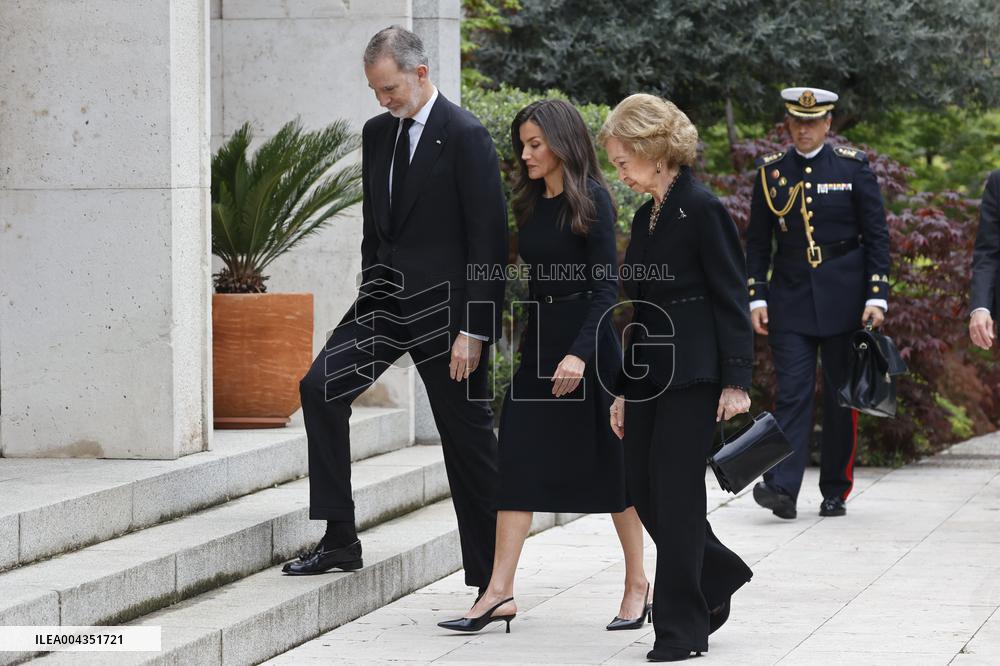Spanish Royal Pay Tribute to Pope Francis - Madrid
