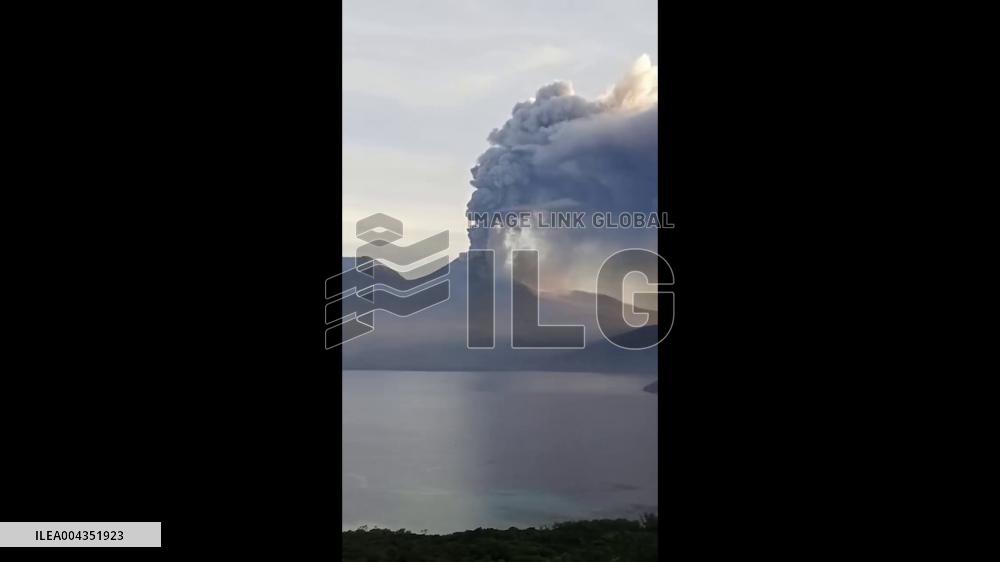 Indonesia: Lewotobi Laki-Laki Volcano Spews Huge Ash Plumes in East Flores