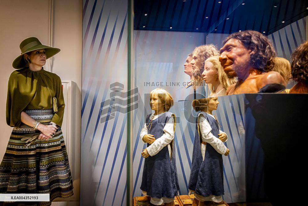 Queen Maxima at Exhibition on 25 Years of Archaeology - Leiden