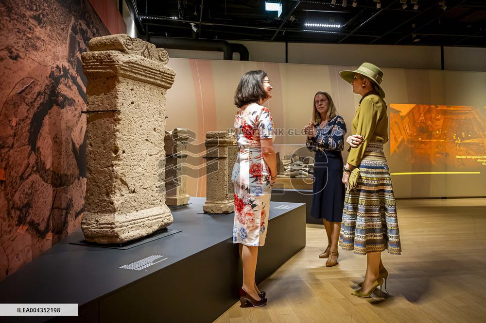 Queen Maxima at Exhibition on 25 Years of Archaeology - Leiden