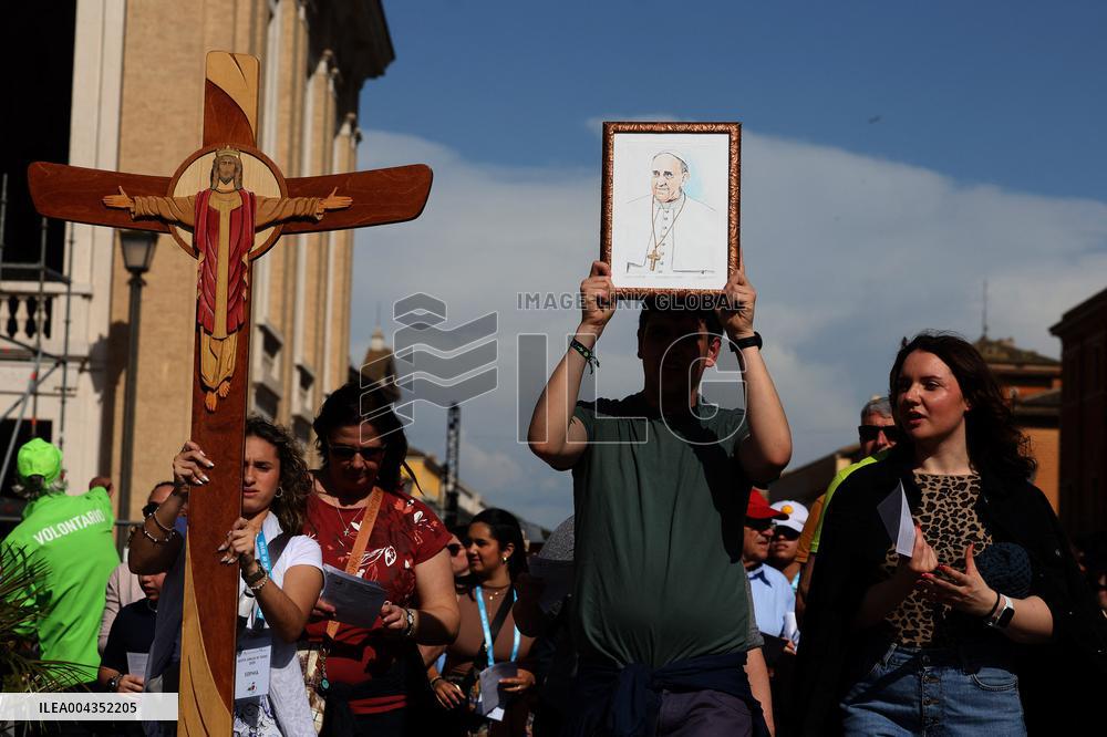 Second day since the death of pope francis