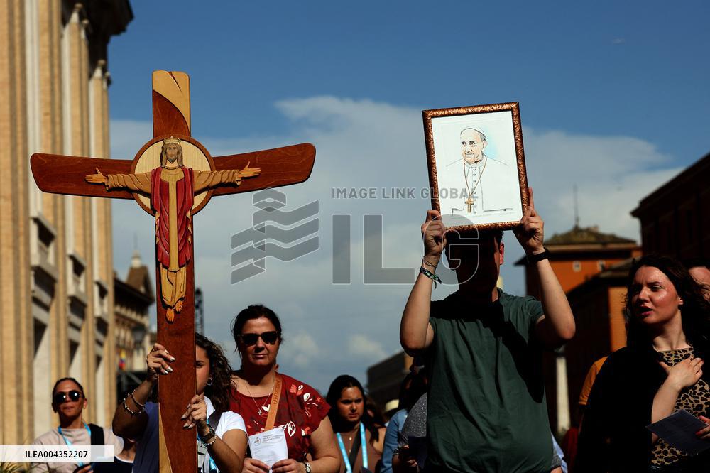 Second day since the death of pope francis