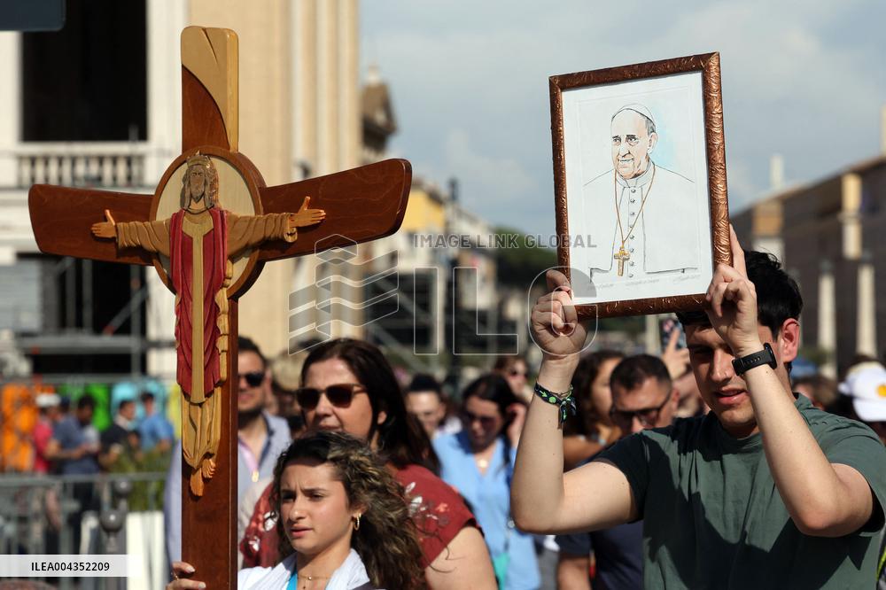 Second day since the death of pope francis