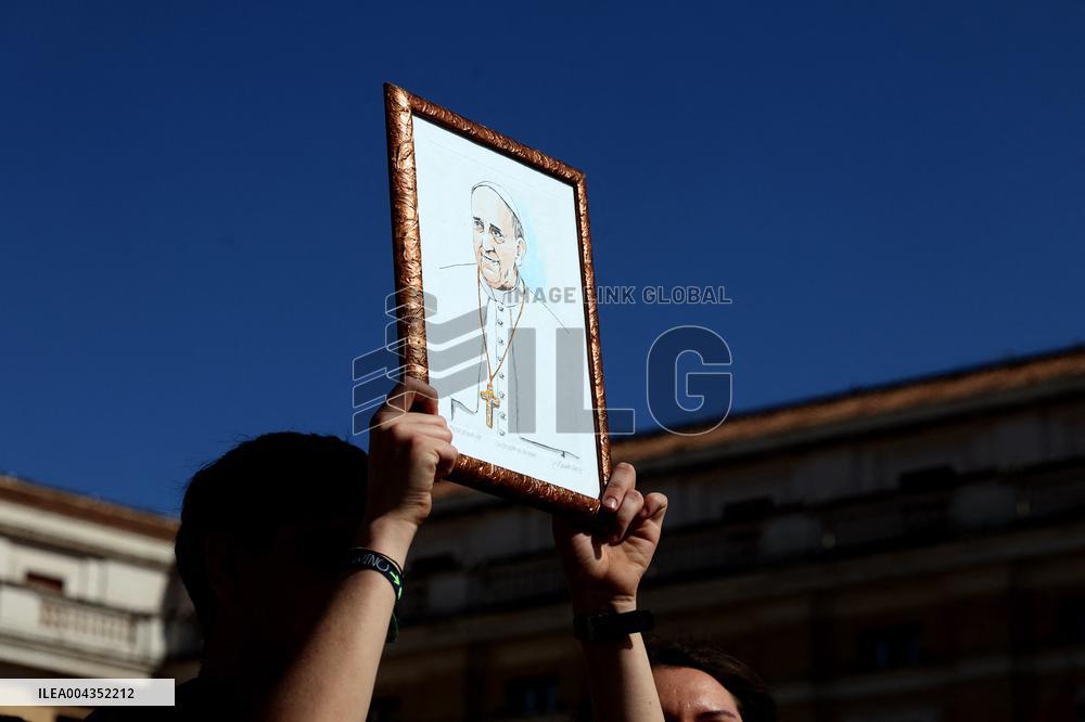 Second day since the death of pope francis