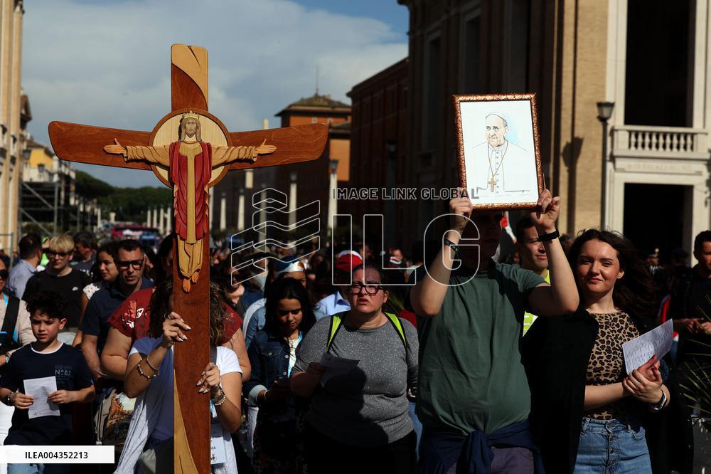 Second day since the death of pope francis