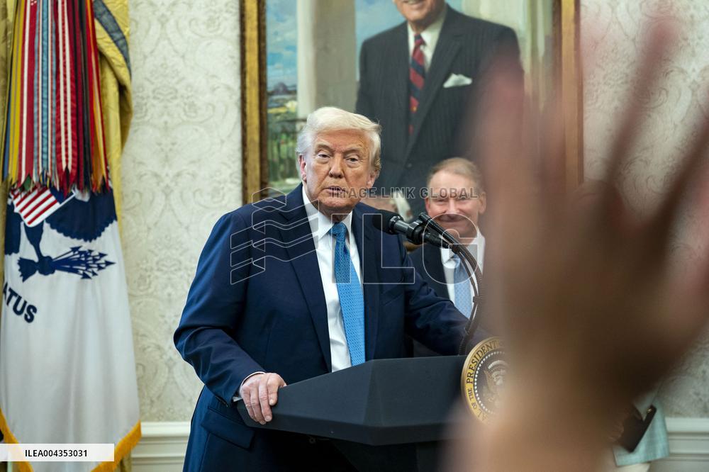 Paul Atkins Sworn-In as SEC Commissioner in Washington, DC