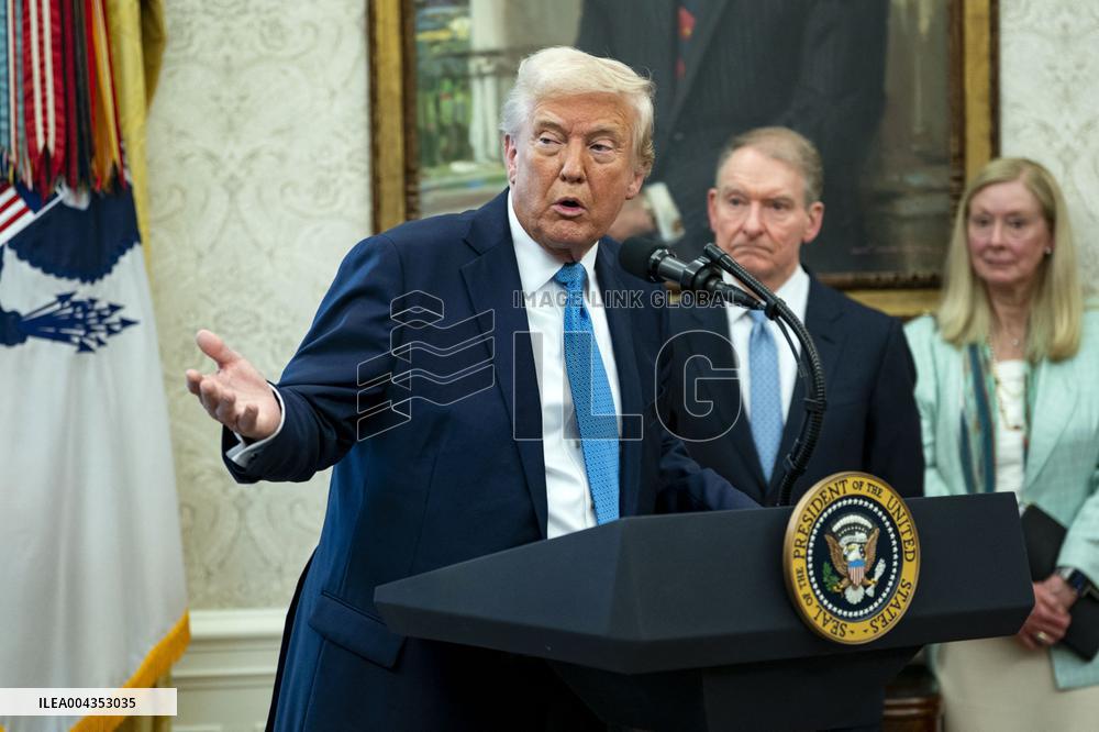 Paul Atkins Sworn-In as SEC Commissioner in Washington, DC