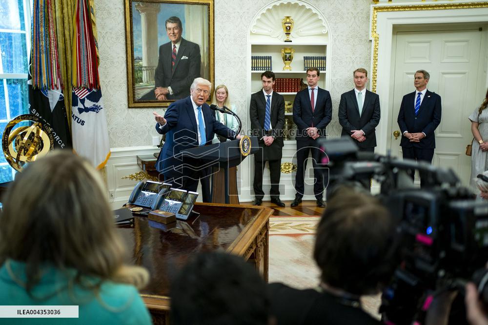 Paul Atkins Sworn-In as SEC Commissioner in Washington, DC