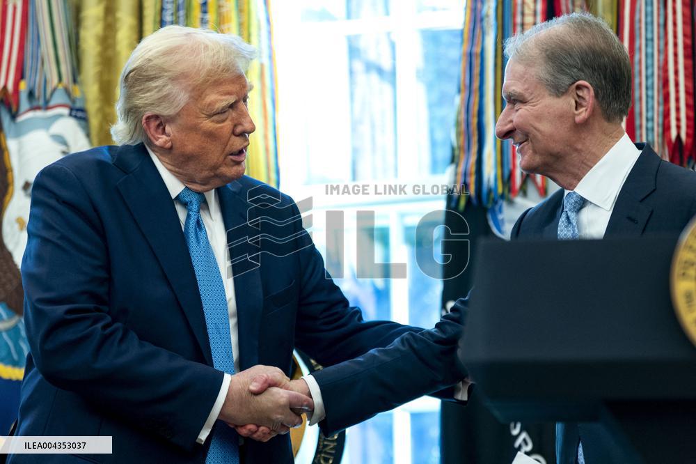 Paul Atkins Sworn-In as SEC Commissioner in Washington, DC