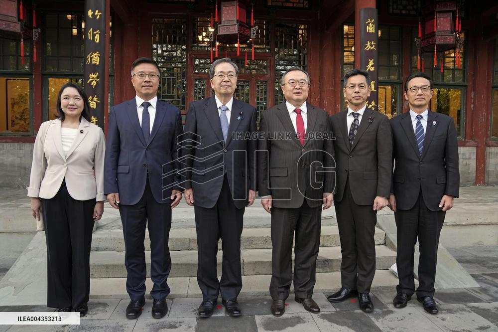 Komeito party chief in Beijing