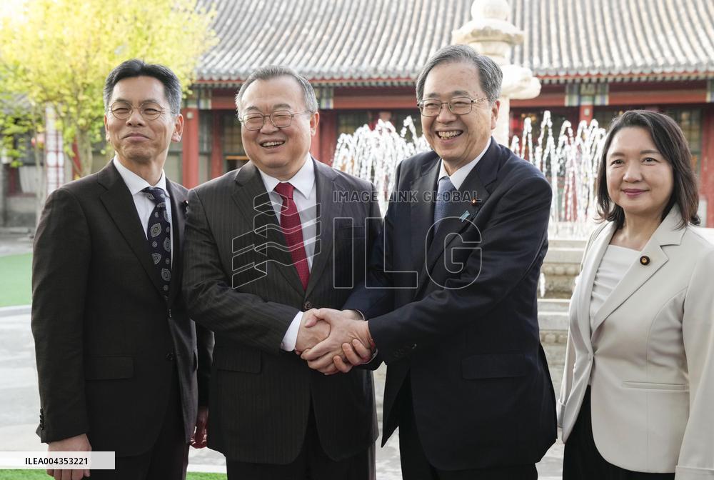 Komeito party chief in Beijing