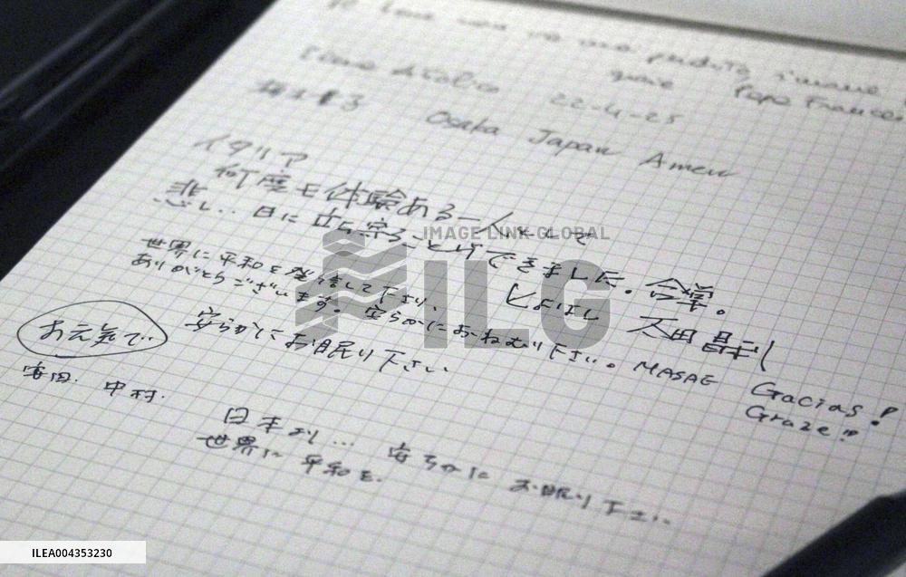 People mourn pope's death