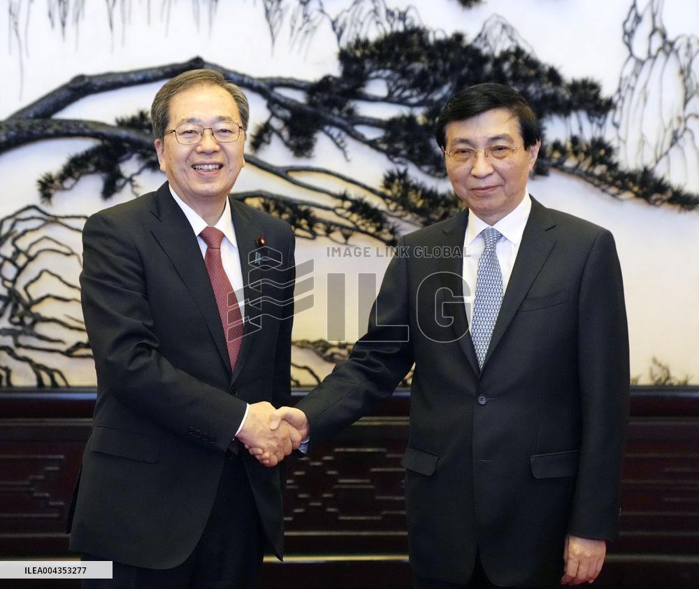 Komeito party chief in Beijing