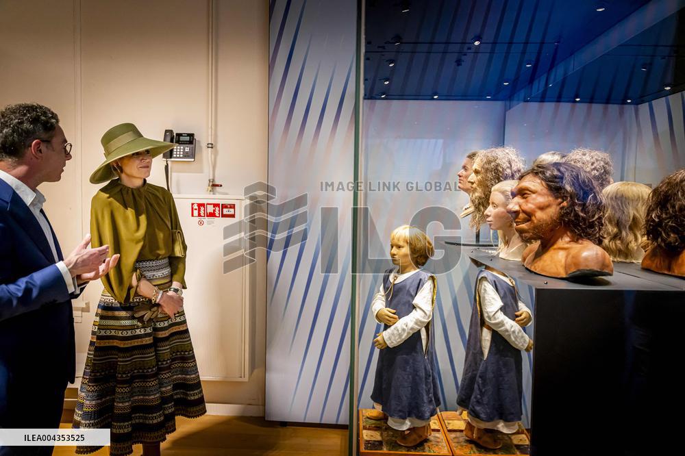 Queen Maxima at Exhibition on 25 Years of Archaeology - Leiden