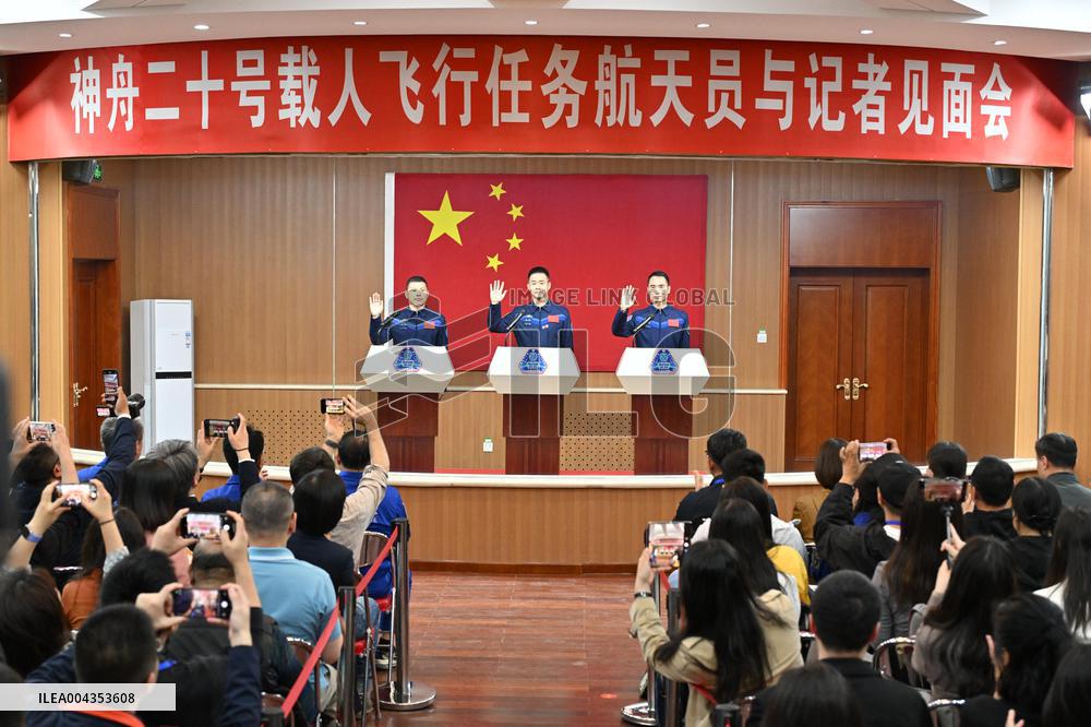 Shenzhou 20 Presentation Crew and Press Conference in China