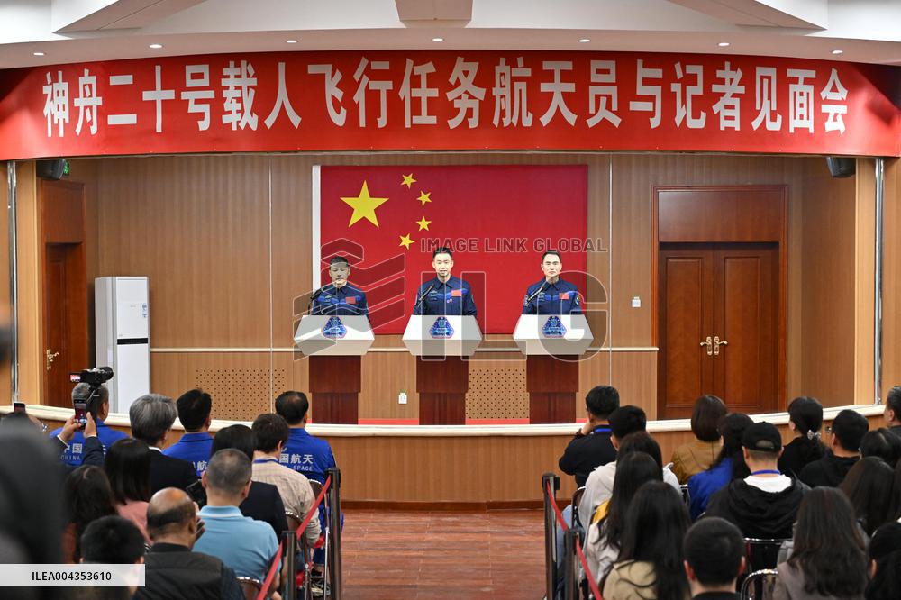 Shenzhou 20 Presentation Crew and Press Conference in China