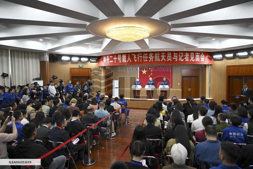 Shenzhou 20 Presentation Crew and Press Conference in China