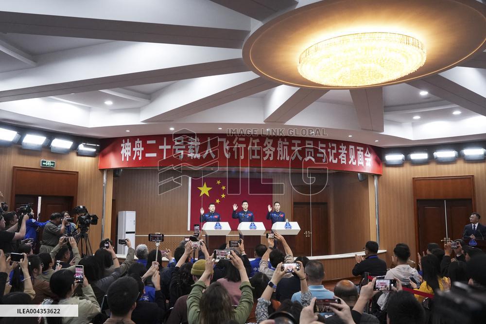 Shenzhou 20 Presentation Crew and Press Conference in China