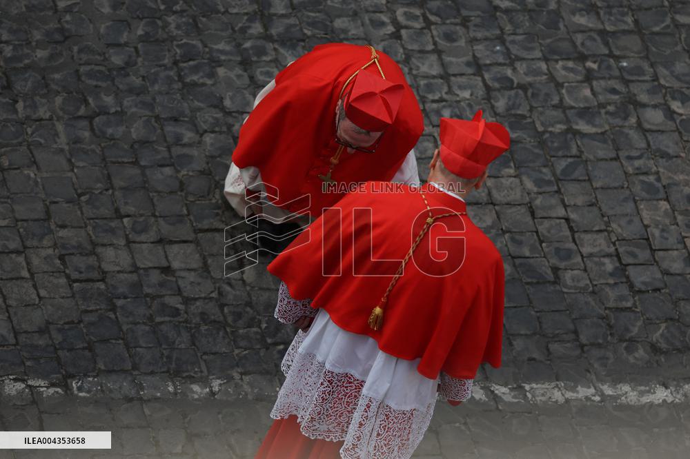 Morte di Papa Francesco -  Trasferimento del feretro di Papa  Francesco nella Basilica Vaticana