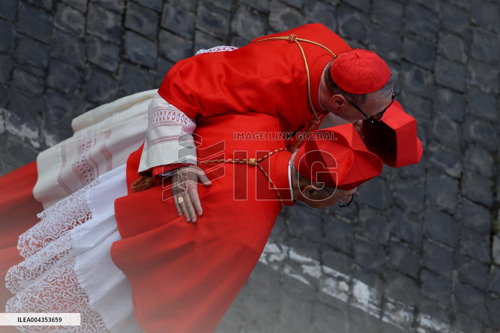 Morte di Papa Francesco -  Trasferimento del feretro di Papa  Francesco nella Basilica Vaticana