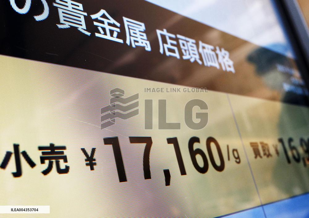 Gold prices surging in Japan