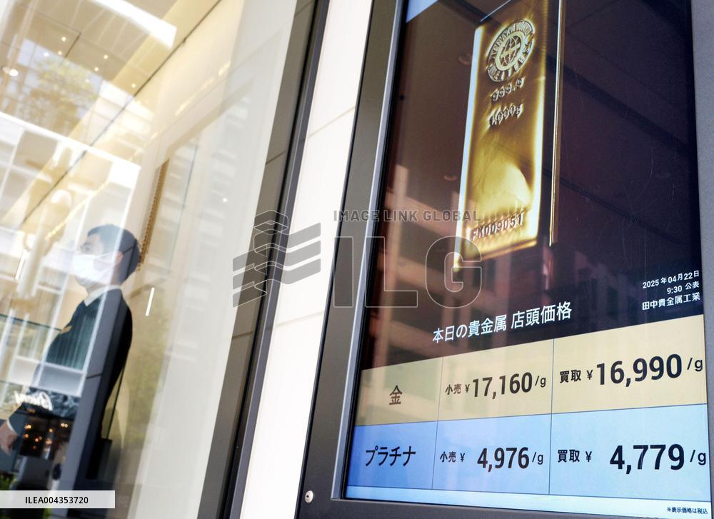 Gold prices surging in Japan