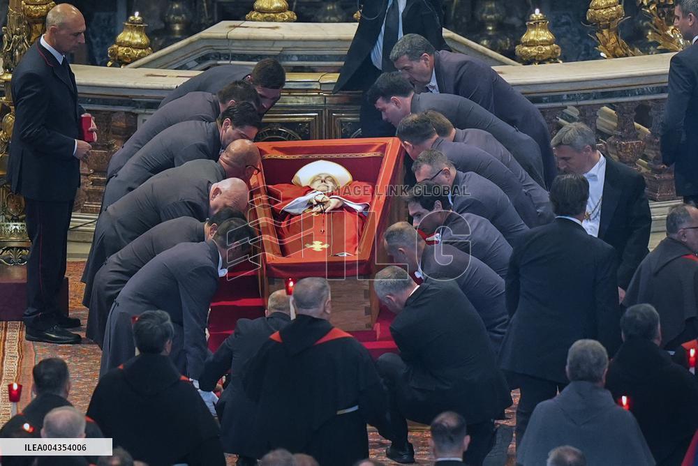 Transfer of The Coffin of Pope Francis - Vatican