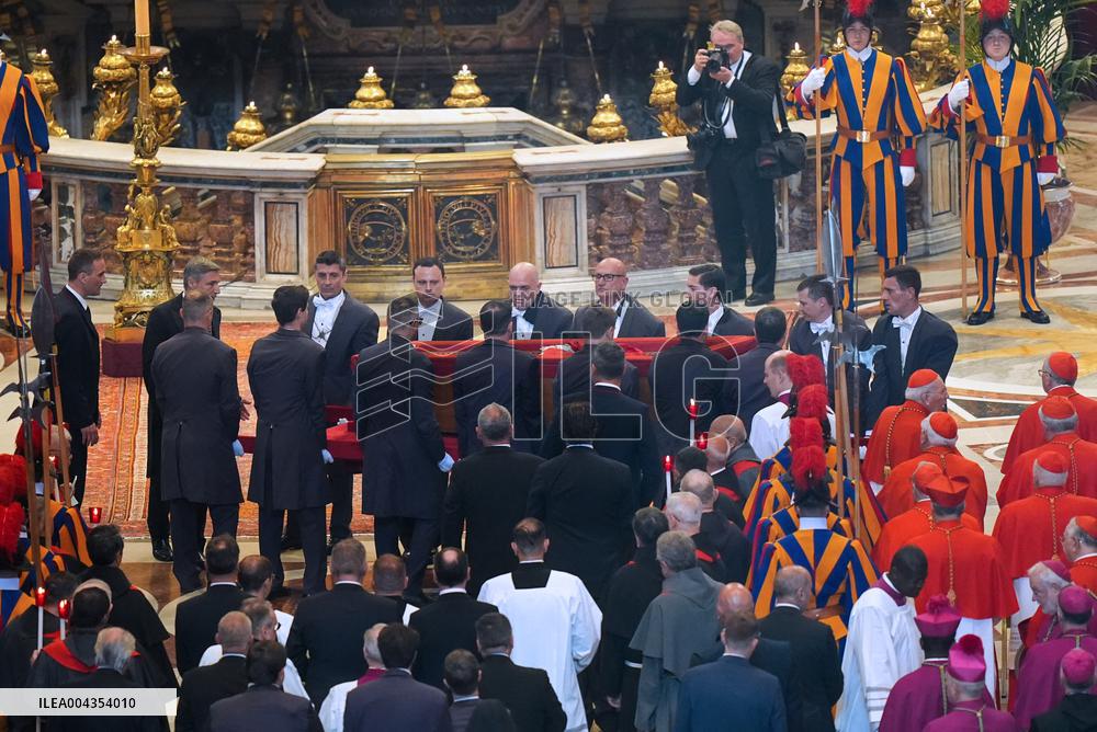 Transfer of The Coffin of Pope Francis - Vatican