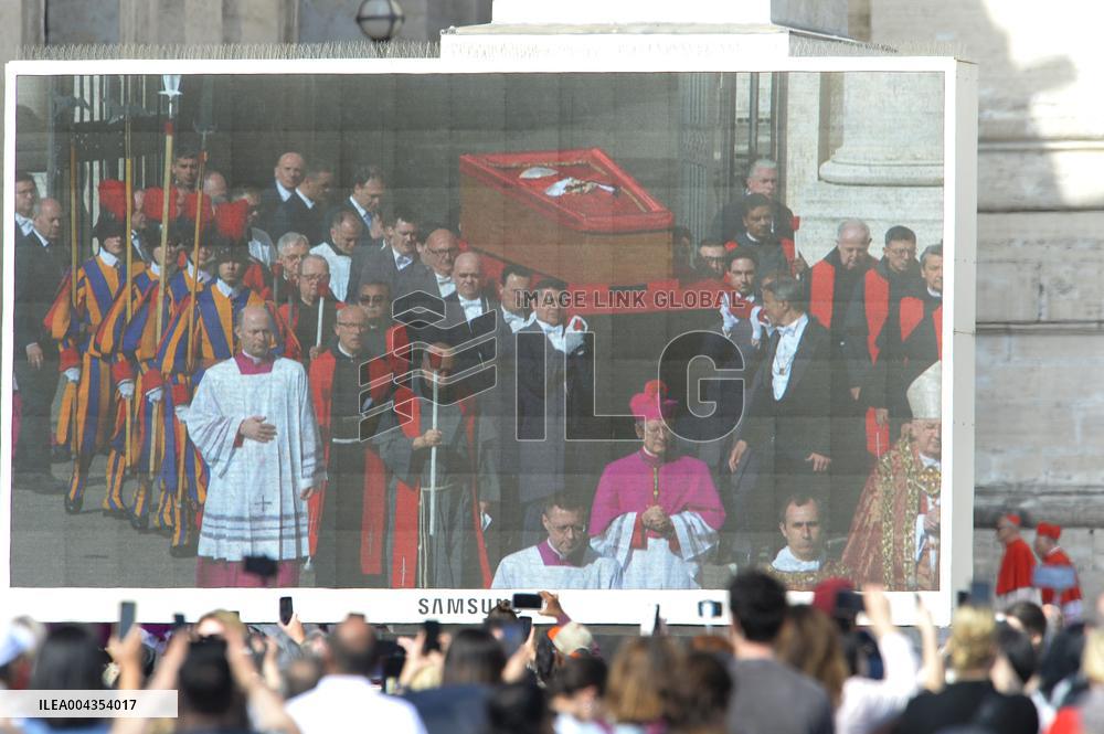 Transfer of The Coffin of Pope Francis - Vatican